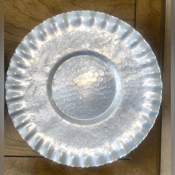 Elegant Designed Aluminum Floral Embossed Charger Plates. Vintage. Large sizes - Picture 2 of 7